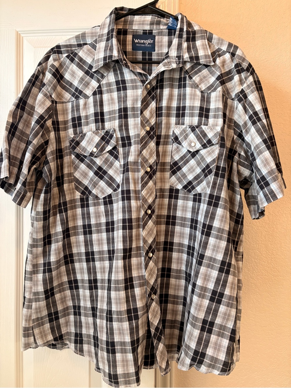 Wrangler Short-Sleeve Plaid Button-Down Shirt — Black & White